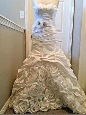 Kitty Chen Couture Wedding Dress Size 4 Mermaid Corset Back Rosette Skirt